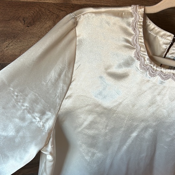 Vintage Norton McNaughton silky blouse with lace collar PTP: 21 1/2 L: 26 inches - Picture 5 of 16